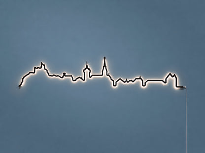 Kontura Skyline Baden in Schwarz, beleuchtet an der Wand #Farbe_Schwarz