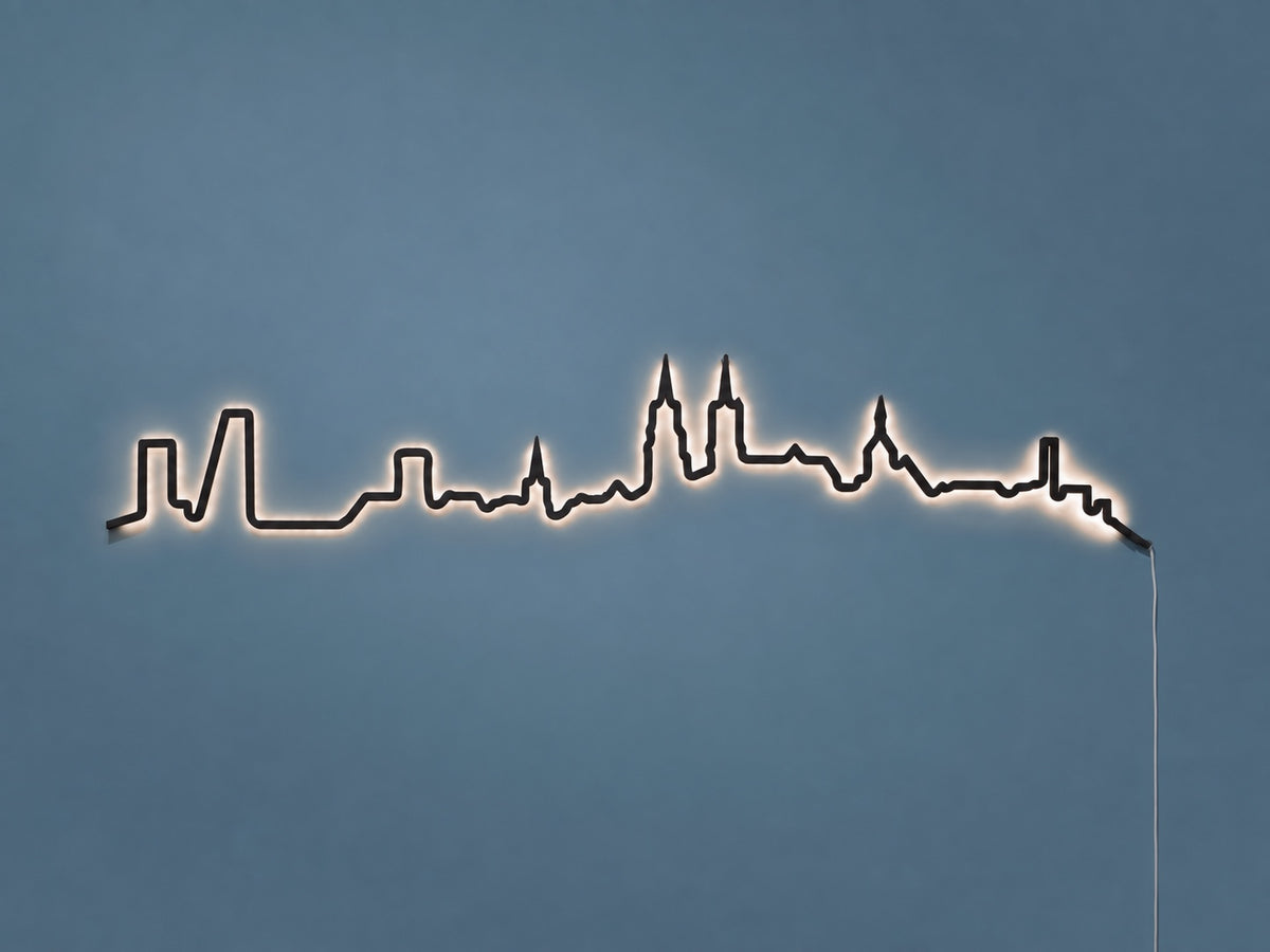 Kontura Skyline Basel in Schwarz, beleuchtet an der Wand #Farbe_Schwarz
