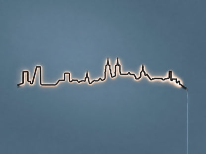 Kontura Skyline Basel in Schwarz, beleuchtet an der Wand #Farbe_Schwarz