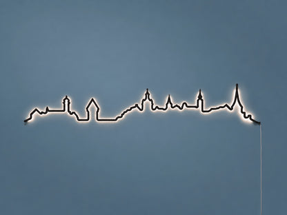 Kontura Skyline Luzern in Schwarz, beleuchtet an der Wand #Farbe_Schwarz