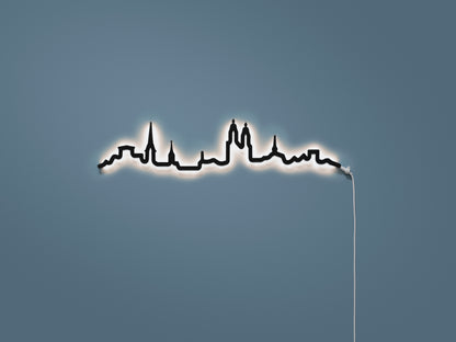 Kontura Skyline Mini Zürich in Schwarz, beleuchtet an der Wand #Farbe_Schwarz
