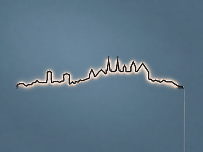 Kontura Skyline Neuenburg in Schwarz, beleuchtet an der Wand #Farbe_Schwarz