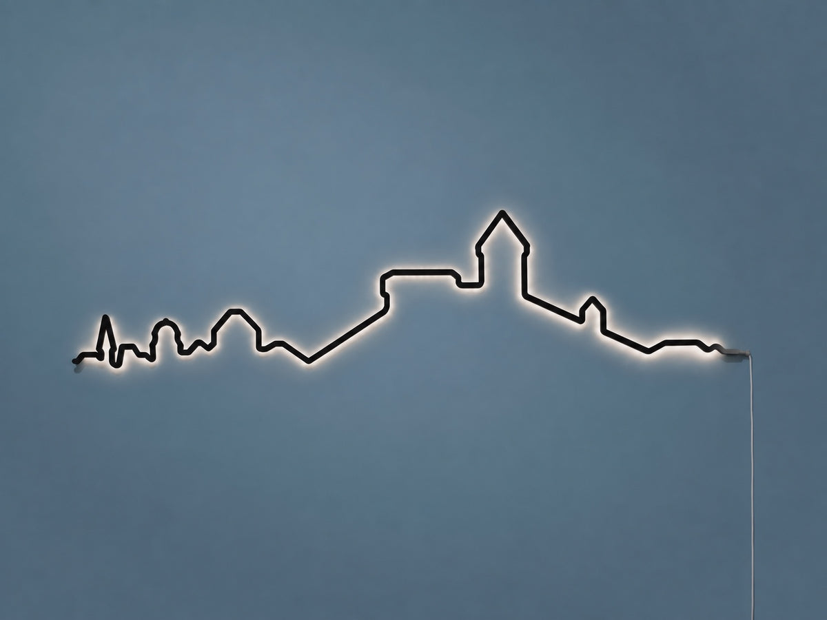 Kontura Skyline Schaffhausen in Schwarz, beleuchtet an der Wand #Farbe_Schwarz