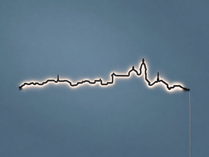 Kontura Skyline Solothurn in Schwarz, beleuchtet an der Wand #Farbe_Schwarz