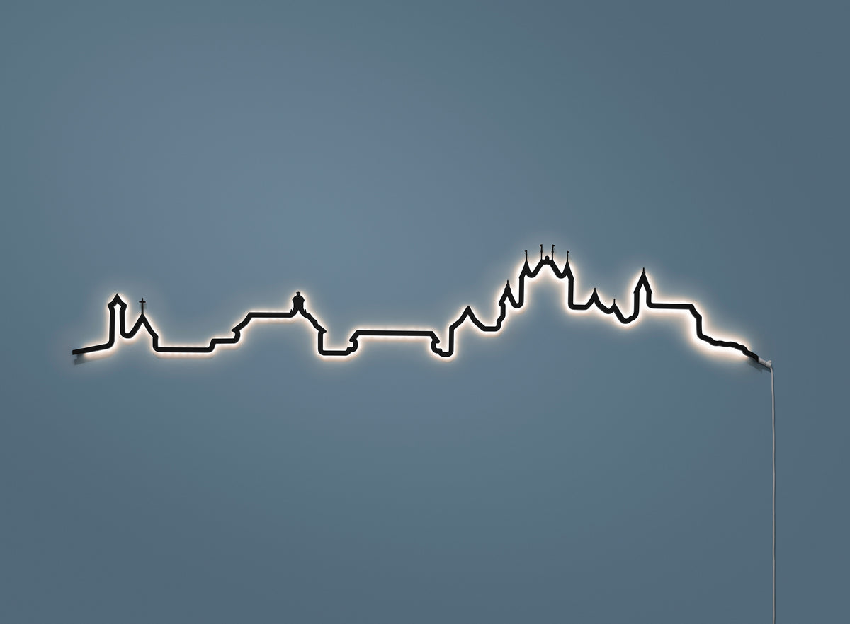 Kontura Skyline Thun in Schwarz, beleuchtet an der Wand #Farbe_Schwarz