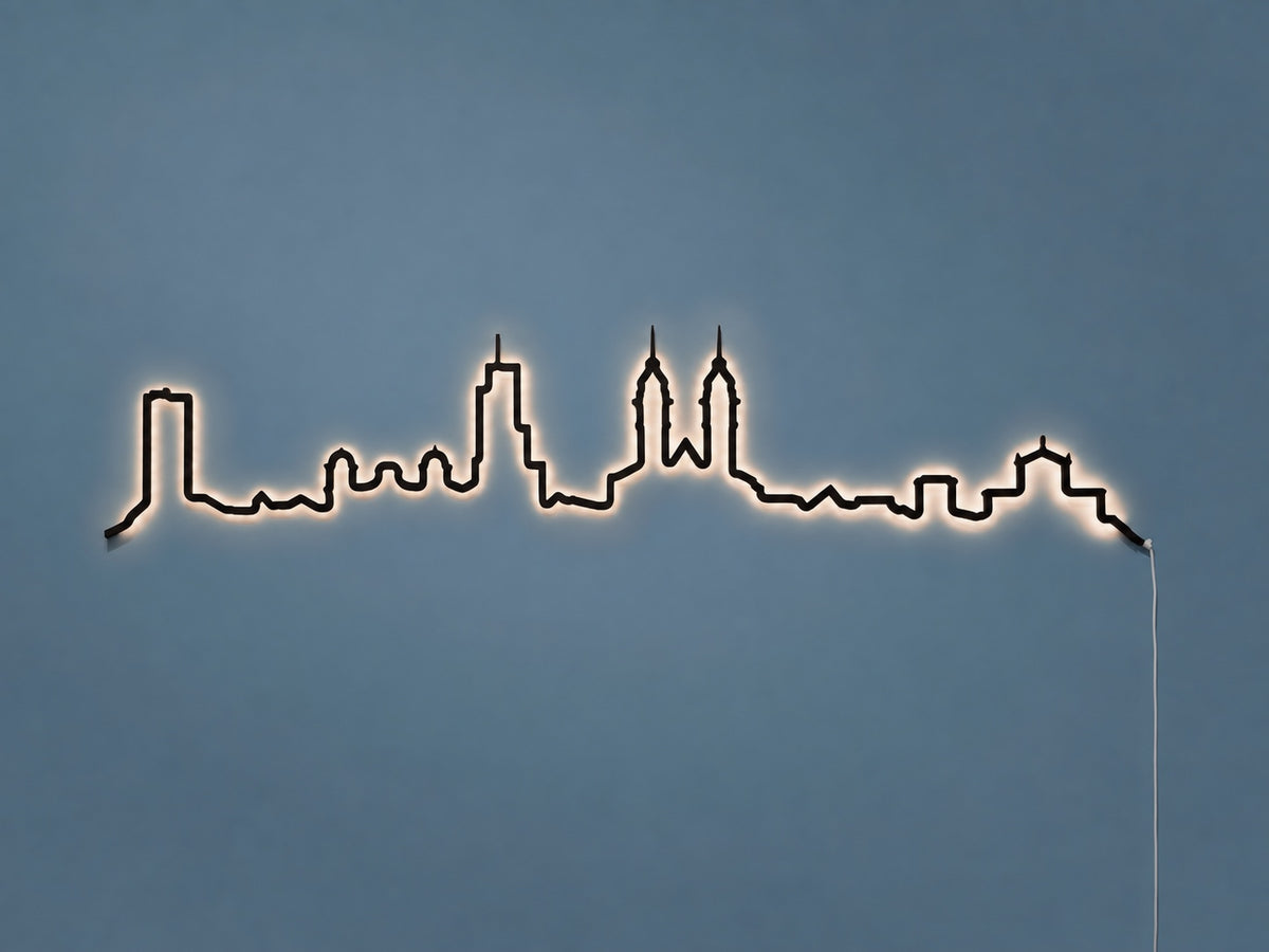 Kontura Skyline Winterthur in Schwarz, beleuchtet an der Wand #Farbe_Schwarz