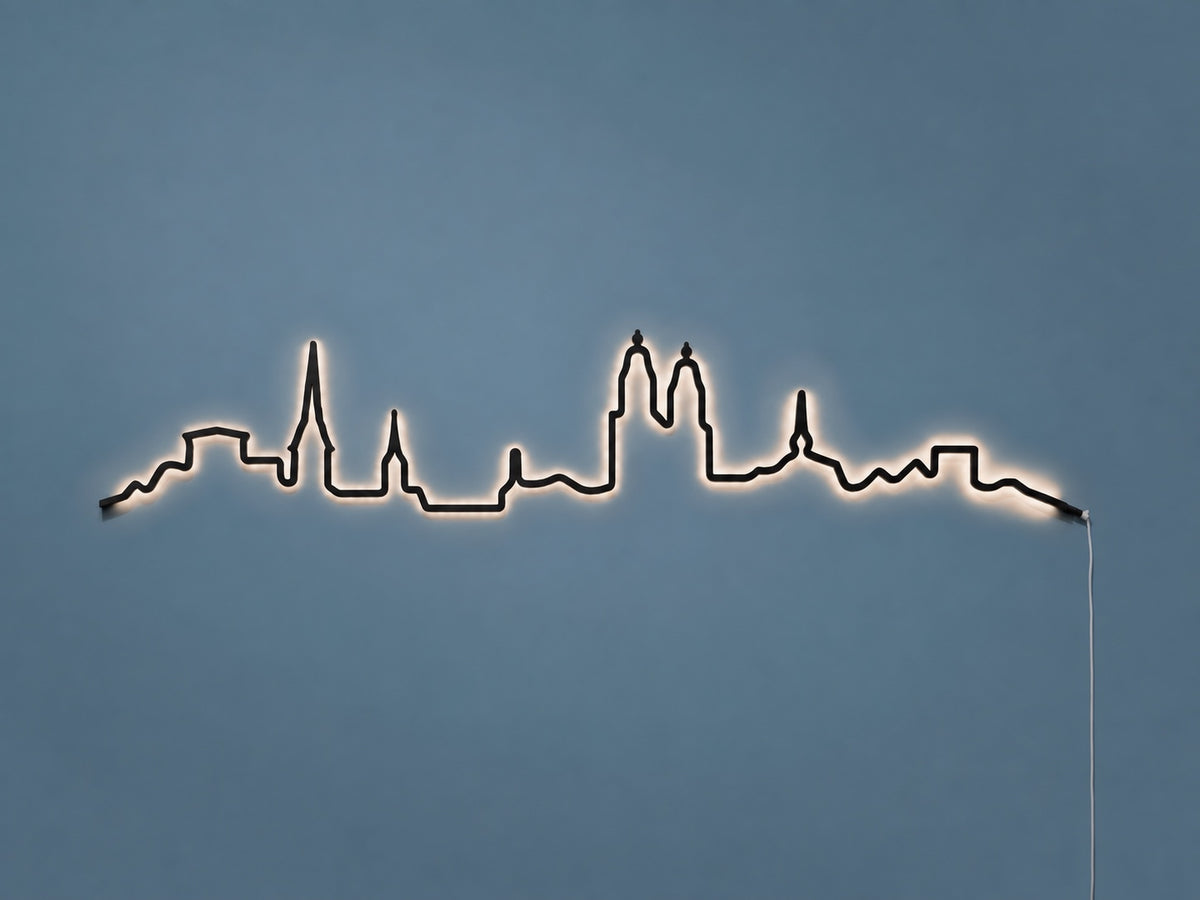 Kontura Skyline Zürich in Schwarz, beleuchtet an der Wand #Farbe_Schwarz